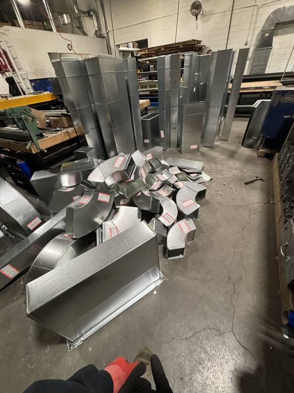 Rectangular duct pieces and fittings