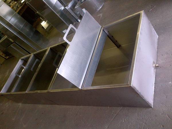 Rectangular duct with access doors