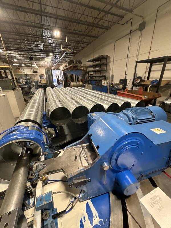 Spiral duct machine in action