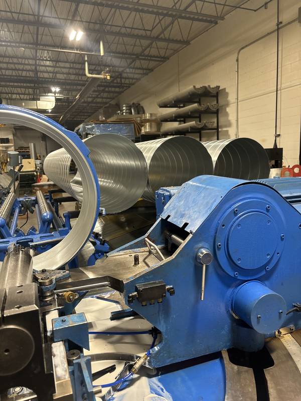 Spiral duct forming machine